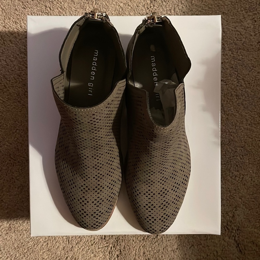 Womens Madden Girl Lt. Grey boots new in box size 9